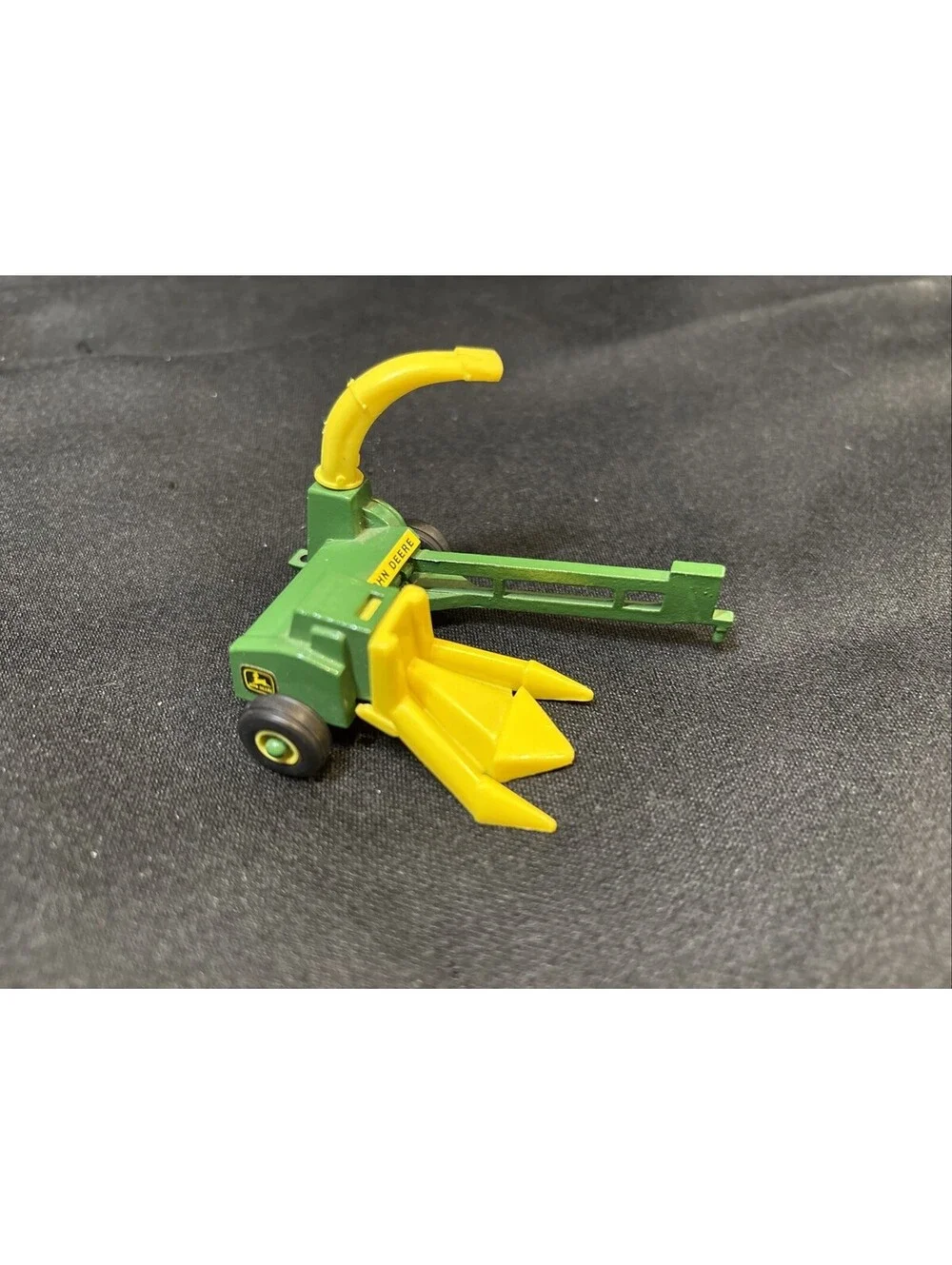 Vintage ERTL John Deere Pull Type Forage Harvester Die-cast 1/64 Great Toy /Con.